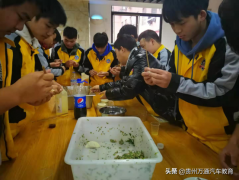 贵州万通暖冬活动：温情团建，班级包饺子