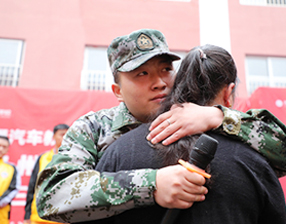 <b>大型感恩励志演讲----不要让爱你的人失望</b>
